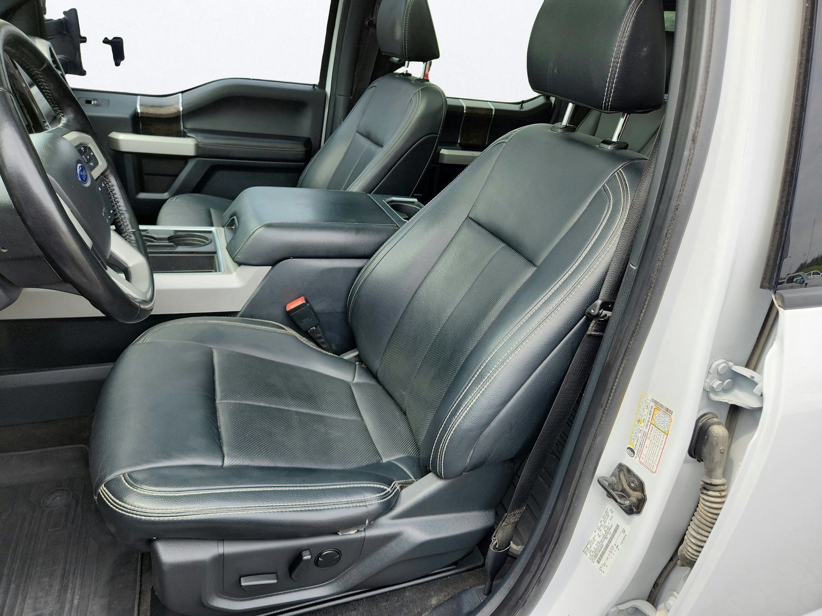 Used 2022 Ford F250 Lariat w/ Lariat Ultimate Package AWD/4WD image 12