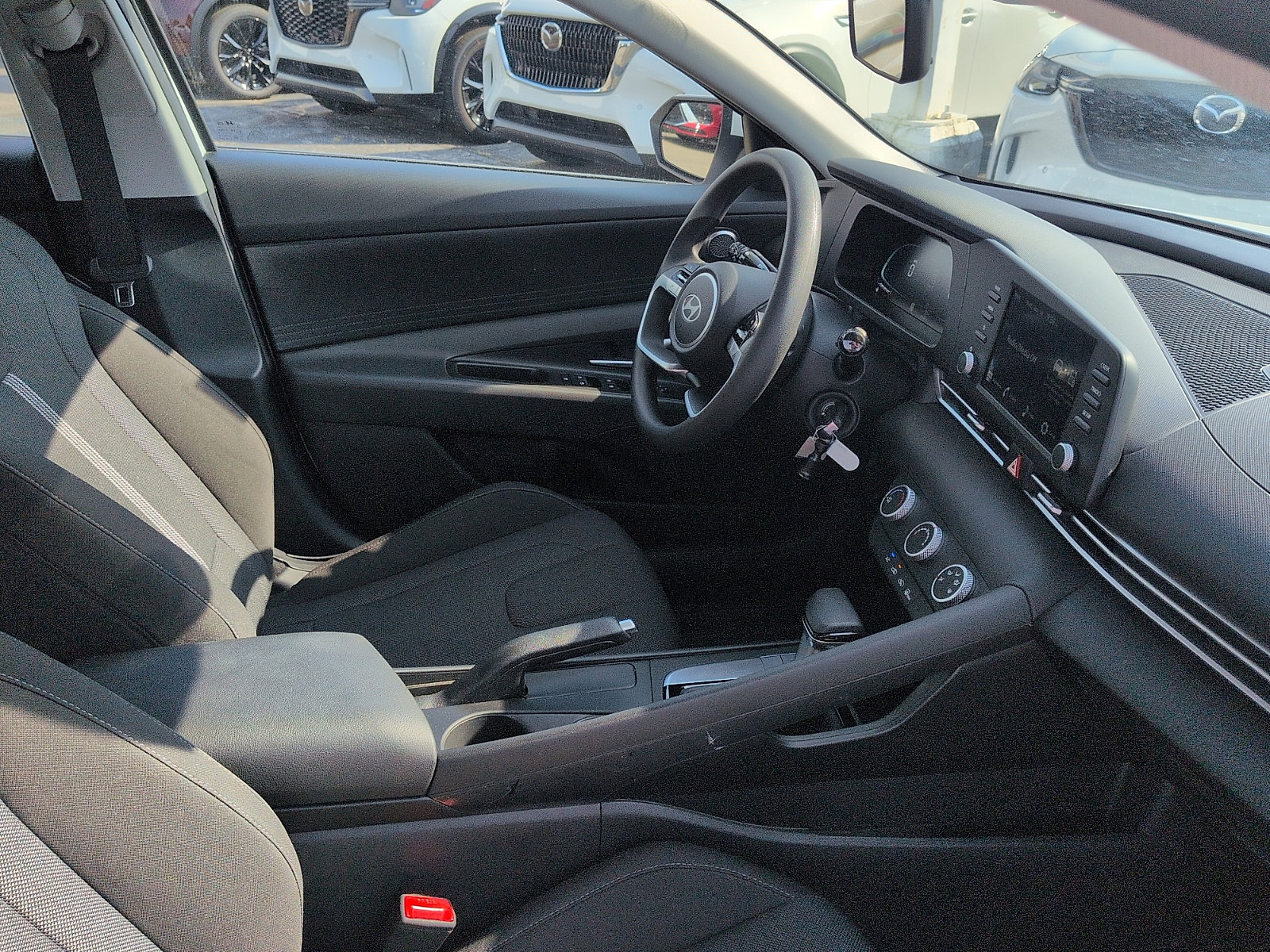 Used 2025 Hyundai Elantra SE FWD image 7