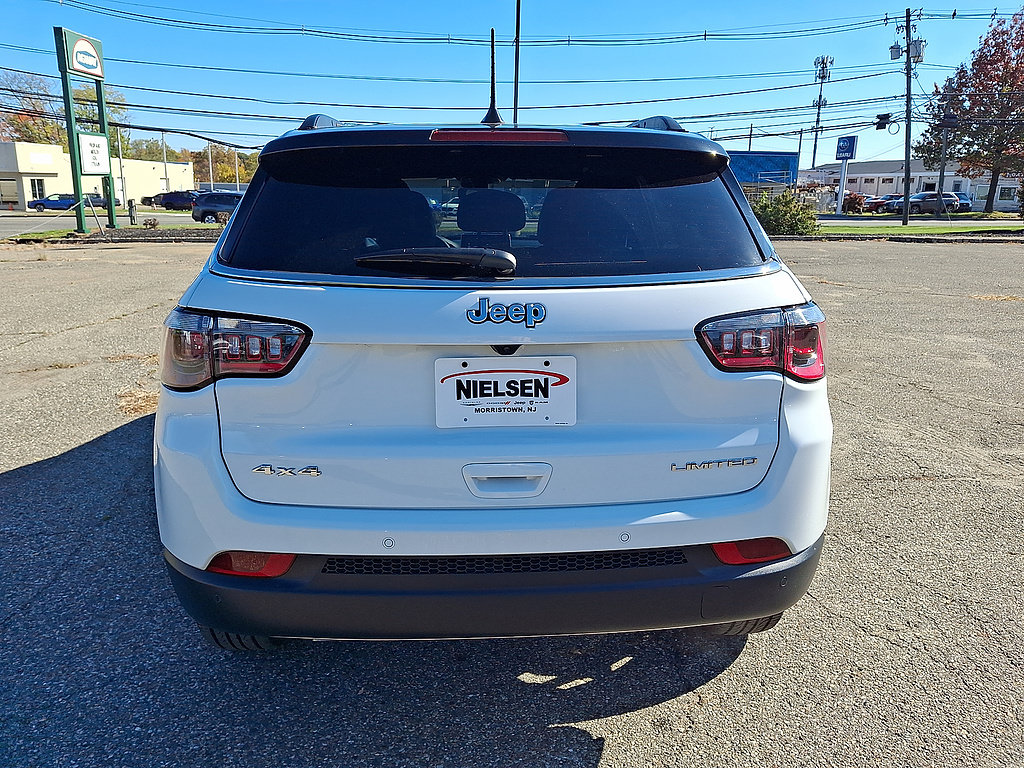 Used 2024 Jeep Compass Limited w/ Sun and Sound Group AWD/4WD image 9