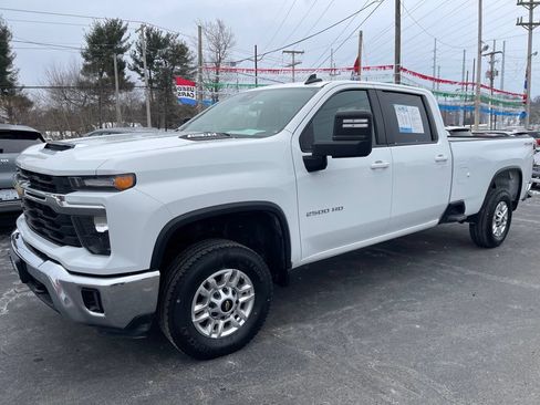 Used 2025 Chevrolet Silverado 2500 LT w/ Convenience Package AWD/4WD image 2
