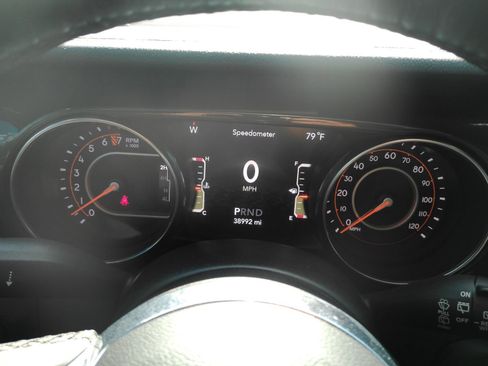 Used 2019 Jeep Wrangler Unlimited Sahara AWD/4WD image 7