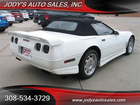 Used 1996 Chevrolet Corvette Convertible RWD image 24