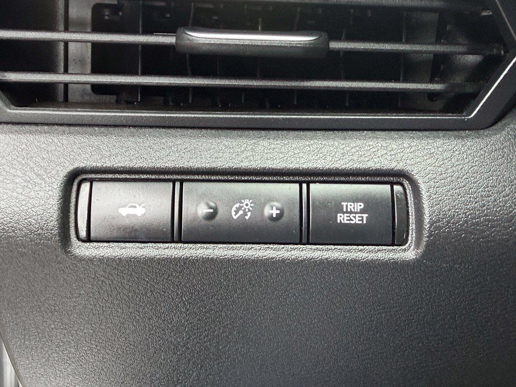 Used 2025 Nissan Altima 2.5 SV FWD image 19