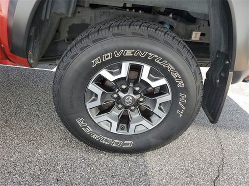 Used 2017 Toyota Tacoma TRD Off-Road image 34