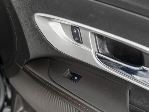 Used 2012 Chevrolet Equinox LT w/ Driver Convenience Package image 9