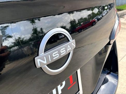 Used 2025 Nissan Versa SV w/ Trunk Package FWD image 10