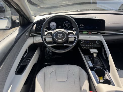 Used 2023 Hyundai Elantra Limited image 23