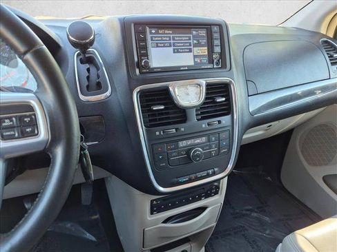 Used 2012 Chrysler Town & Country Touring-L w/ Entertainment Group #2 FWD image 14