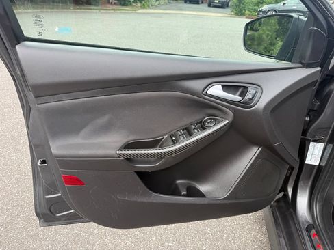 Used 2017 Ford Focus ST w/ Equipment Group 402A FWD image 12