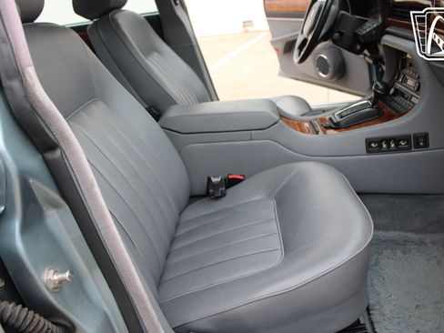 Used 1990 Jaguar XJ Vanden Plas RWD image 9
