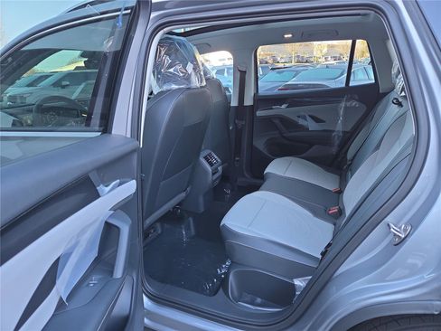 New 2026 Volkswagen Tiguan SE image 25