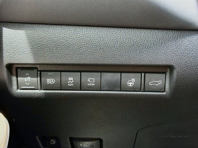 Used 2021 Toyota Venza Limited AWD/4WD image 34