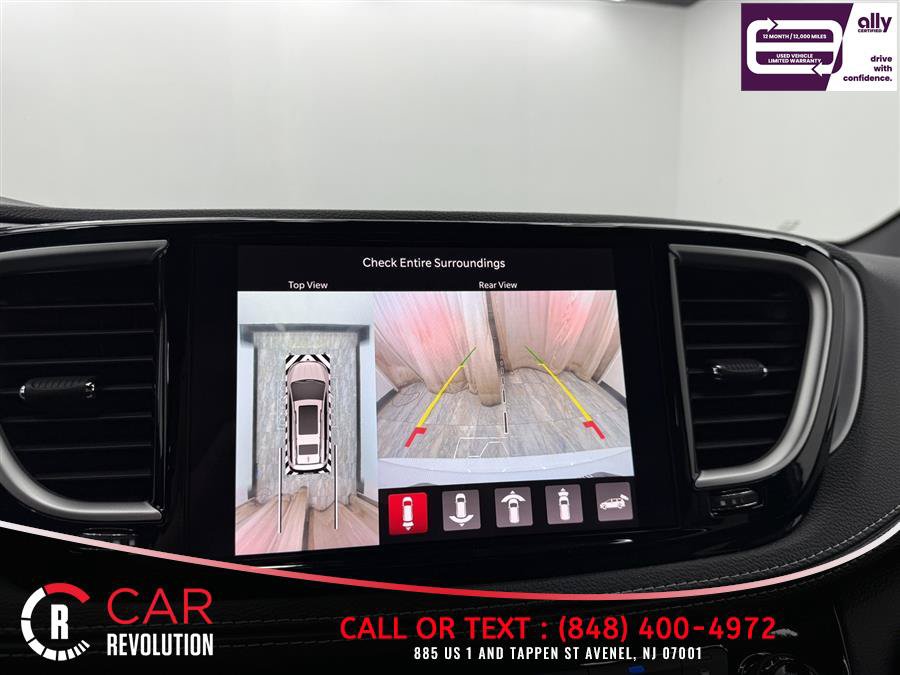 Used 2024 Chrysler Pacifica Limited FWD image 23