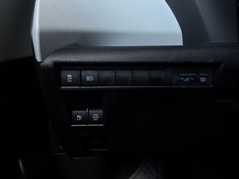 Used 2026 Toyota Sienna XLE FWD image 29