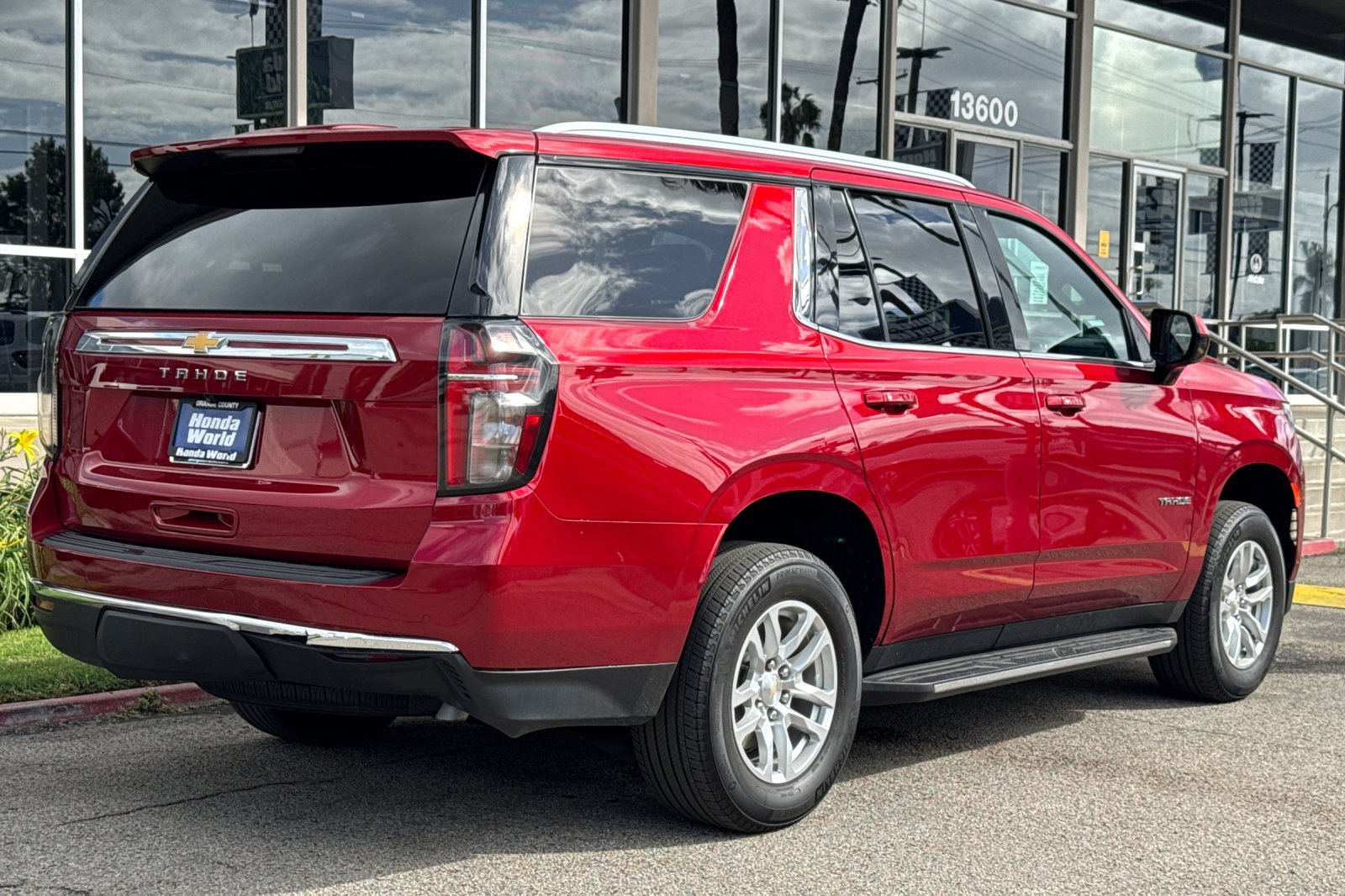 Used 2024 Chevrolet Tahoe LS RWD image 5