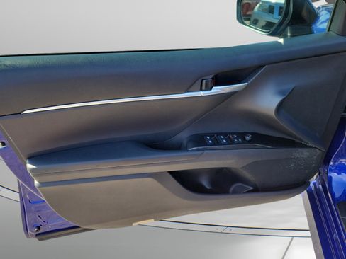 Used 2018 Toyota Camry LE image 29