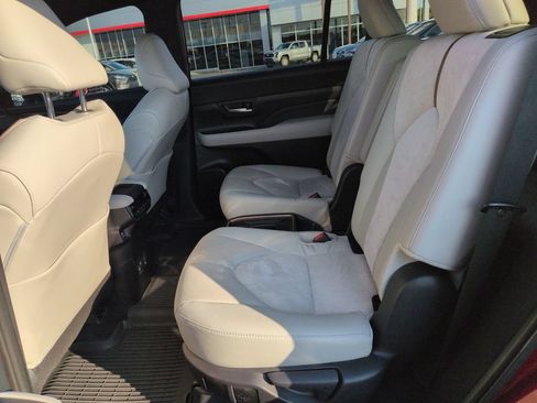 Certified 2025 Toyota Grand Highlander AWD Hybrid image 25
