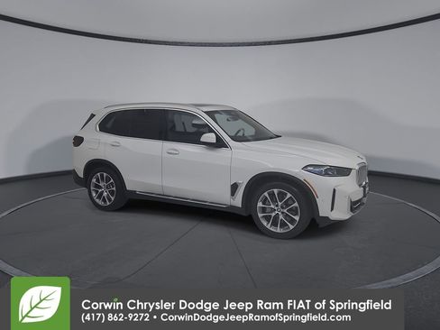 Used 2025 BMW X5 xDrive50e AWD/4WD image 2