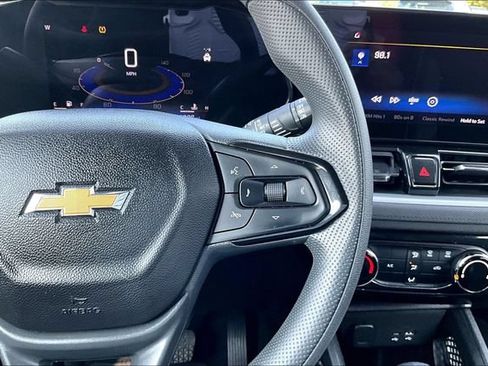 Used 2025 Chevrolet TrailBlazer LT AWD/4WD image 11