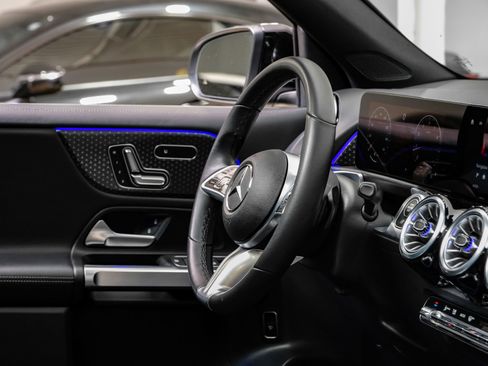 Used 2024 Mercedes-Benz GLB 250 w/ Exclusive Package image 18