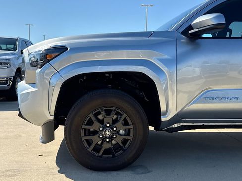 Used 2024 Toyota Tacoma SR5 AWD/4WD image 5