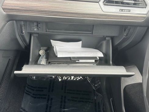 Used 2022 Volkswagen Tiguan SEL R-Line image 27