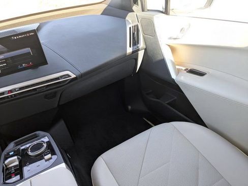 Used 2023 BMW iX xDrive50 image 22