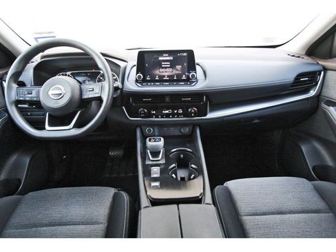Certified 2022 Nissan Rogue SV FWD image 9