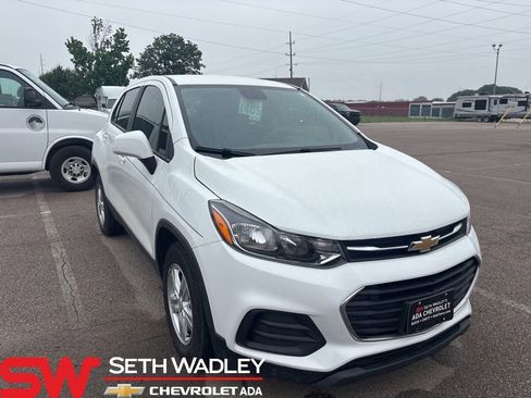 Used 2020 Chevrolet Trax LS FWD image 1