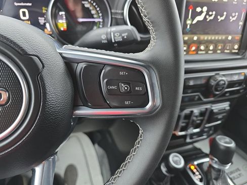 Used 2023 Jeep Wrangler Unlimited Sahara image 23