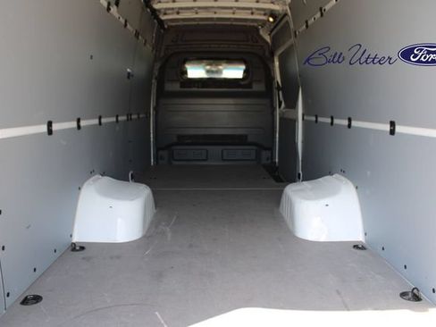 Used 2024 Mercedes-Benz Sprinter 4500 image 10