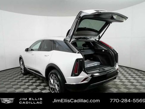 Certified 2025 Cadillac Optiq Luxury 2 w/ LPO, Floor Liner Package image 33
