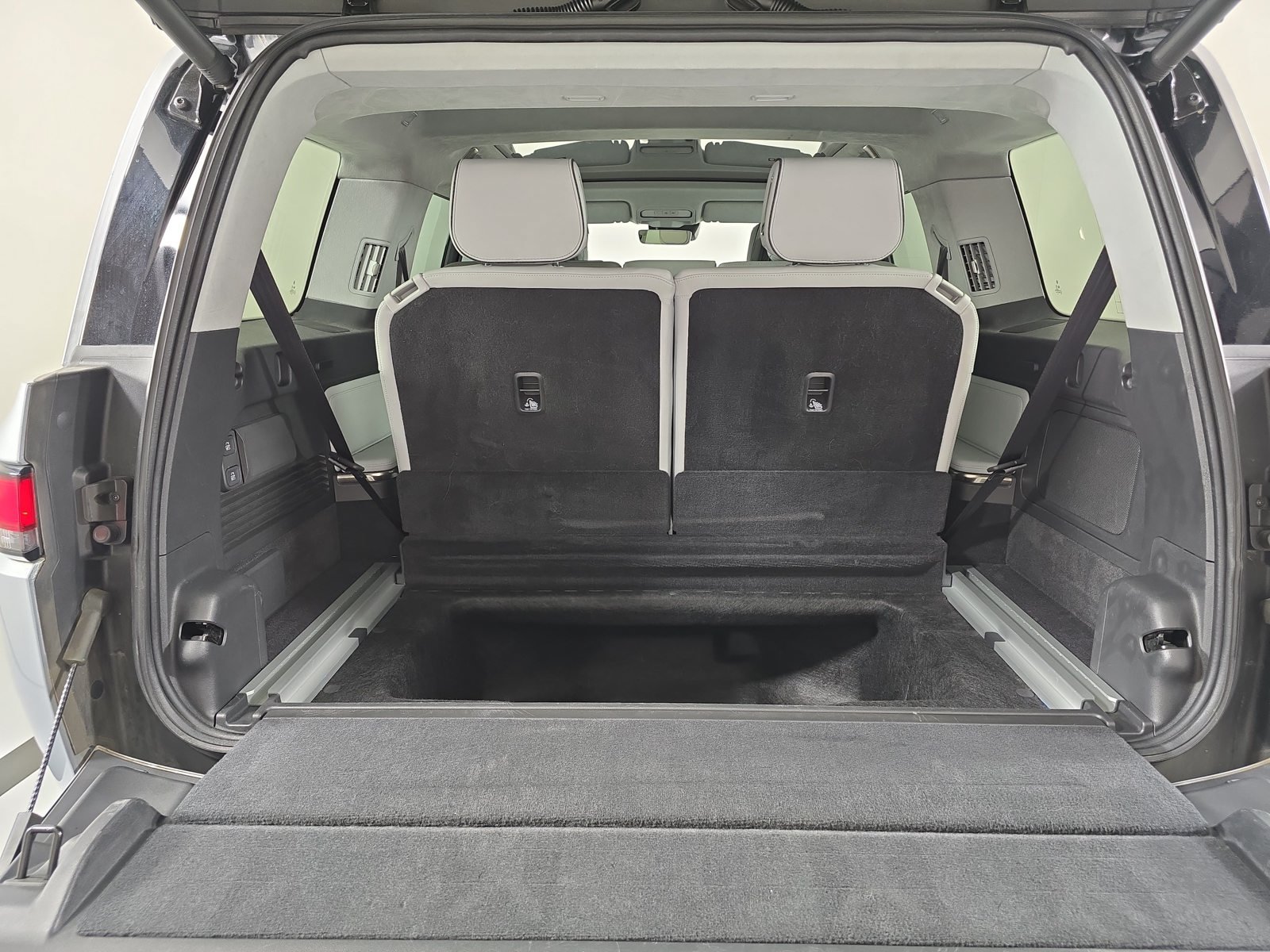Used 2024 Rivian R1S Adventure Dual AWD/4WD image 26