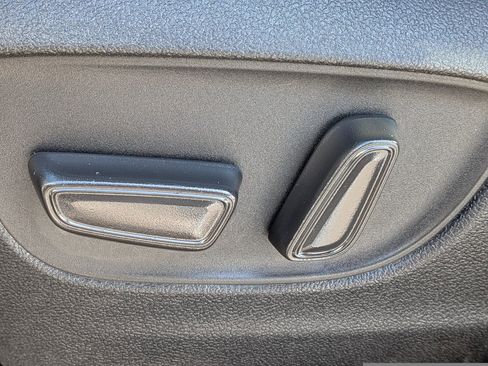 Used 2024 Toyota Highlander Limited image 25