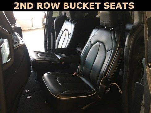 Certified 2025 Chrysler Pacifica Limited image 29