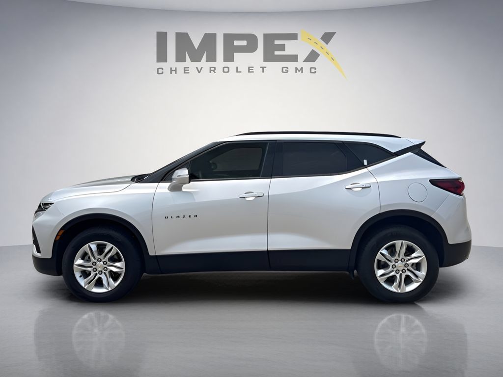 Used 2022 Chevrolet Blazer LT FWD image 2