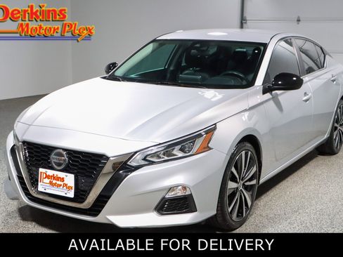 Used 2021 Nissan Altima 2.5 SR image 1