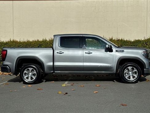 Used 2025 GMC Sierra 1500 SLT image 3