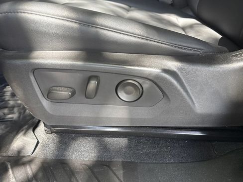 Used 2025 Chevrolet Colorado Trail Boss AWD/4WD image 38