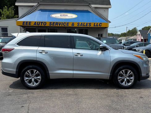 Used 2016 Toyota Highlander Plus FWD image 1