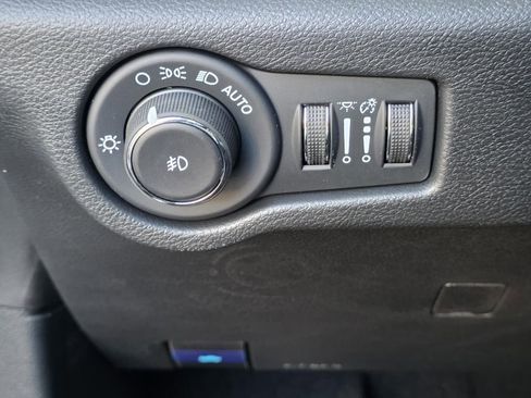 New 2026 Chrysler Pacifica Select FWD image 33