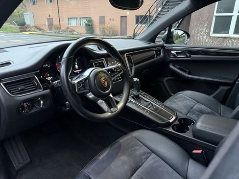 Used 2017 Porsche Macan S image 9
