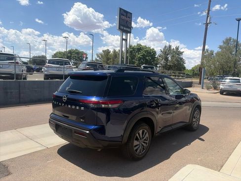 Used 2024 Nissan Pathfinder SV FWD image 5