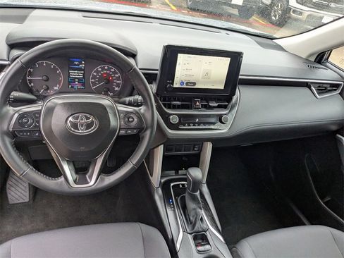 Used 2025 Toyota Corolla Cross LE image 15