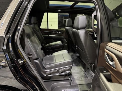 Used 2022 GMC Yukon Denali w/ Denali Premium Package image 16