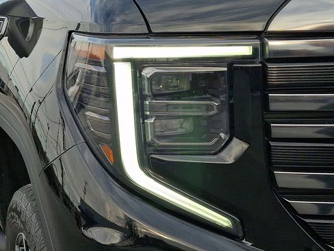 Used 2023 GMC Sierra 1500 AT4 w/ Technology Package image 9