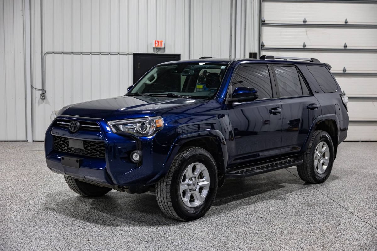 Used 2022 Toyota 4Runner SR5 AWD/4WD image 1