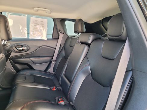 Used 2022 Jeep Cherokee Trailhawk AWD/4WD image 13