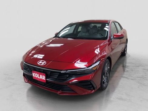 Certified 2025 Hyundai Elantra Limited FWD image 1