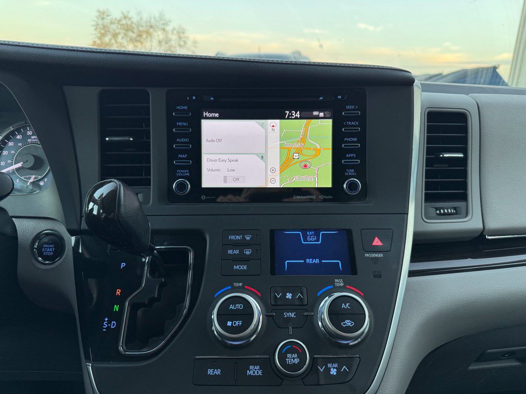 Certified 2018 Toyota Sienna XLE Premium w/ Carpet Mat Package FWD image 2